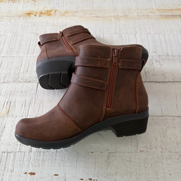 Clarks Angie Spice Ankle Boots size 7.5 WIDE Brown Oiled Leather Booties - Picture 6 of 14